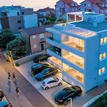 2 Bedroom Beautiful Apartment In Mandre