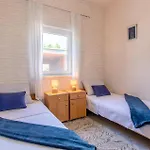 2 Bedroom Awesome Home In Seline