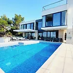 Villa Sunlight