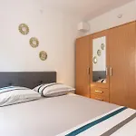 Lovely Apartment In Zadar With Wifi