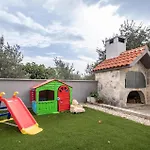 2 Bedroom Beautiful Home In Pridraga