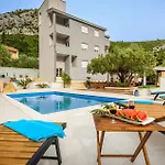 1 Bedroom Cozy Apartment In Klek