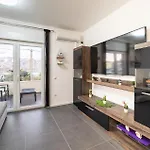 Beautiful Apartment In Posedarje With Wifi