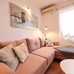 One Bedroom Apartment 50M From The Sea