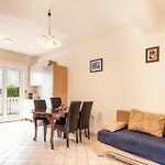 Stunning Apartment In Nin With Kitchen