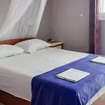 Gorgeous Apartment In Pag With House Sea View