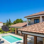 Lovely Home In Muline With Wifi