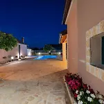 My Dalmatia - Holiday Home Lana With Private Heated Pool And Sauna