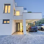 Villa Elena - Crowonder Luxury Rent