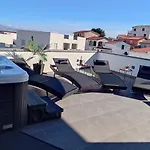 Luxurioeses Penthouse Welle Mit Whirlpool, Grill Und Meerblick