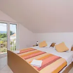 9 Bedroom Pet Friendly Home In Kuciste