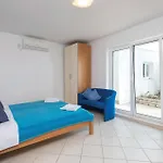 9 Bedroom Pet Friendly Home In Kuciste