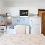 Cozy Apartment In Povljana With Kitchen