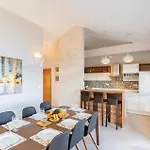5 Bedroom Lovely Home In Smokvica