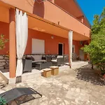 Cozy Home In Vrsi With Wifi