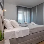Cozy Home In Tinj With Wifi