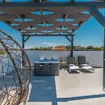 Cozy Home In Tinj With Wifi