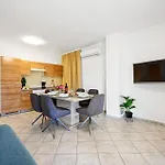 4 Bedroom Amazing Home In Gorica