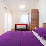 Cozy Home In Posedarje With Wifi