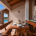 Villa With Heated Pool And Sea View Near Zadar