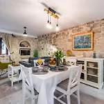 Villa Dovecote With Private Sauna, Jacuzzi & Gym