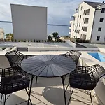 Dolphin View II With A Pool By The Beach
