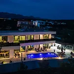 Luxury Villa Royal Hill With 34 M2 Pool