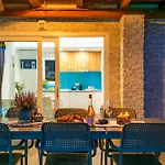 Villa Almond