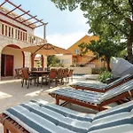 Five-Bedroom Holiday Home,Pool,Barbecue