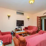 Five-Bedroom Holiday Home,Pool,Barbecue