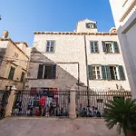Sunce Palace Apartments With Free Offsite Parking