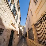 Sunce Palace Apartments With Free Offsite Parking