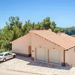Lovely Apartment In Prizba With Wifi