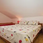 3 Bedroom Lovely Apartment In Crna Punta