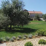 1 Bedroom Cozy Apartment In Bibinje