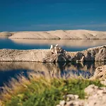 6 Bedroom Gorgeous Home In Pag