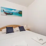 Gorgeous Apartment In Povljana With Wifi
