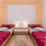 4 Bedroom Amazing Home In Miranje
