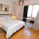Zoilo Rooms Self Check-In