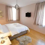Zoilo Rooms Self Check-In