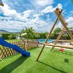 Beautiful Home In Gorica With Wifi, Outdoor Swimming Pool And Jacuzzi