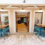 Lux Luna Apartments & Rooms Old Town