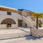 Apartments By The Sea Vir - 18591