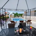 My Dalmatia - Penthouse Apartment Zadar With Shared Pool