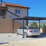 Nice Apartment In Starigrad With Kitchen