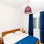 Apartments Peco - One Bedroom Apartment With Patio And Side Sea View