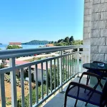 Seaview Apartment Sara