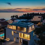 Villa Acacia With Heated Pool