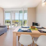 Nice Apartment In Povljana With Kitchen