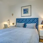 Blue Premium Apartment - Crowonder Luxury Rent